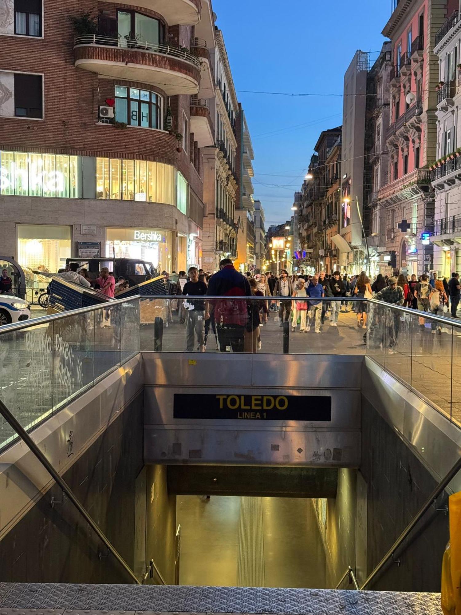 Dele Naples