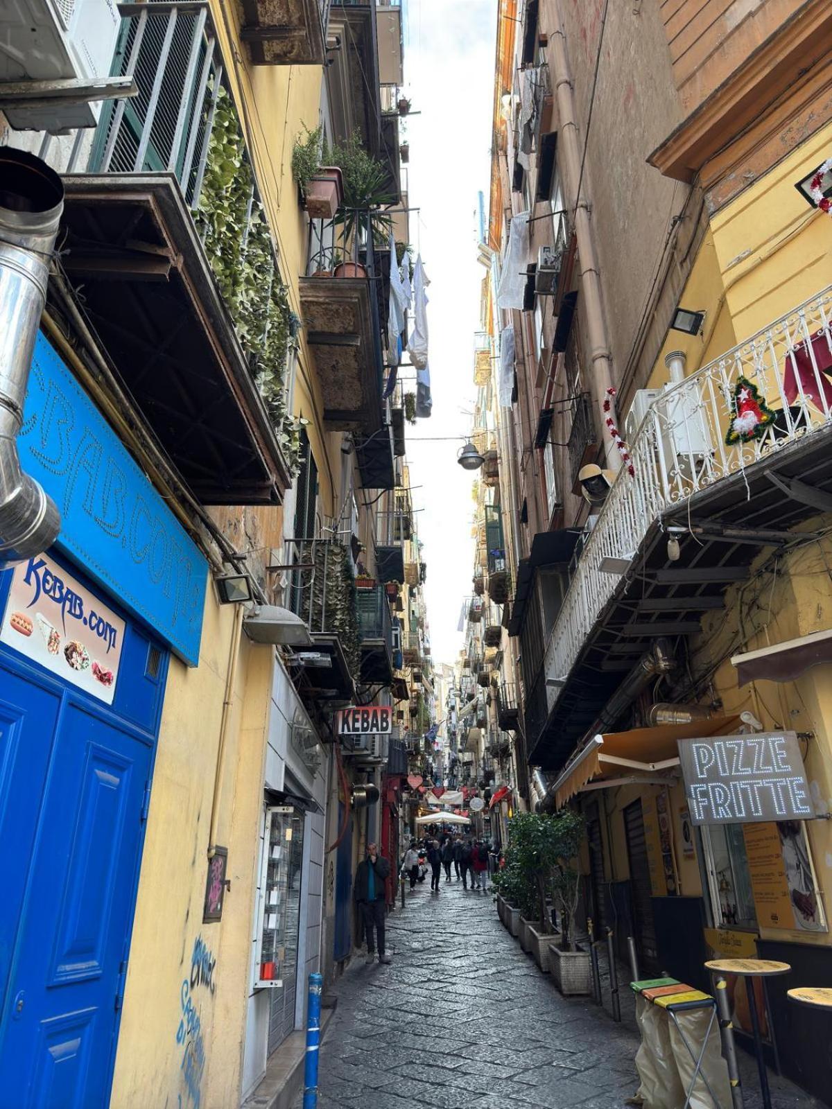 Dele * Naples