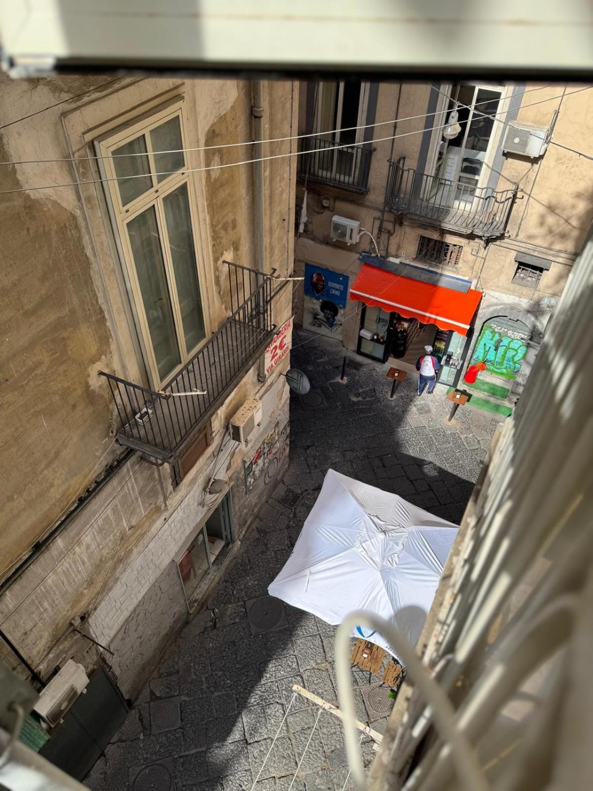 Dele * Naples